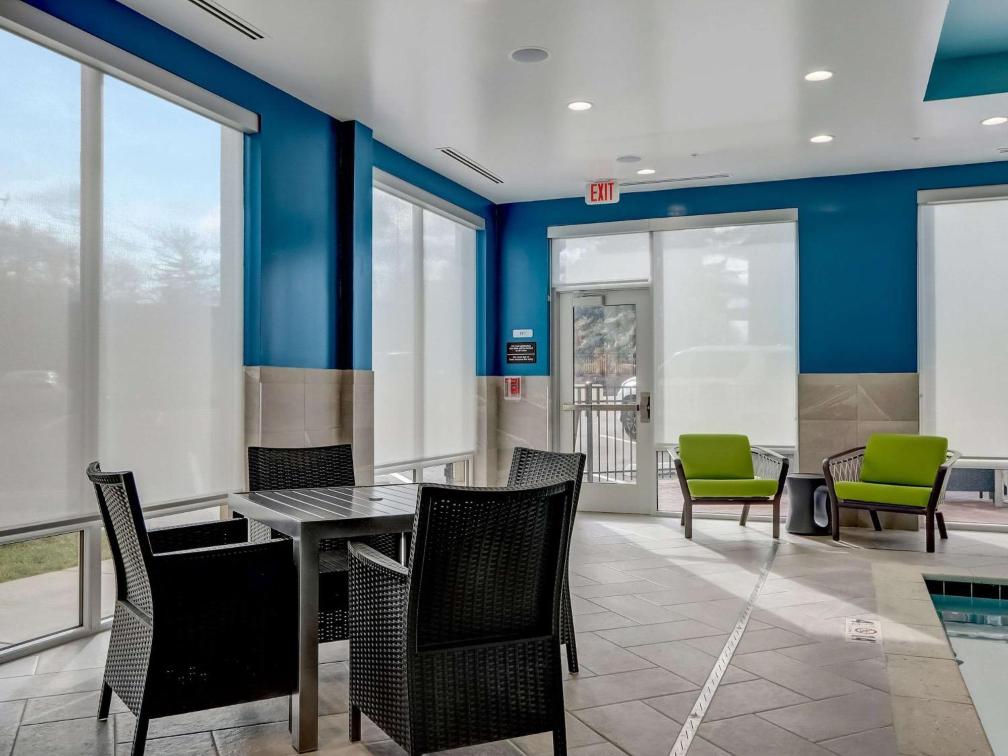 Hampton Inn & Suites Cincinnati Midtown Rookwood Exterior foto