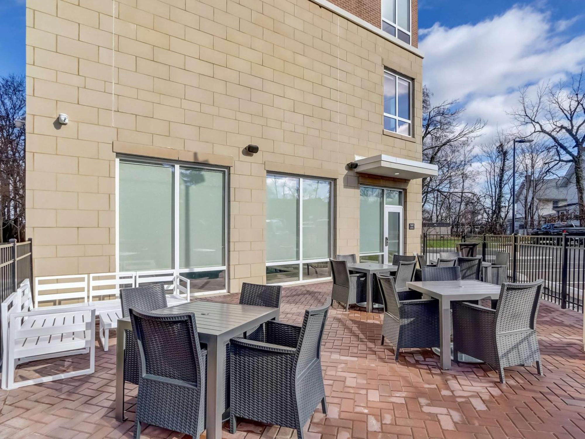 Hampton Inn & Suites Cincinnati Midtown Rookwood Exterior foto